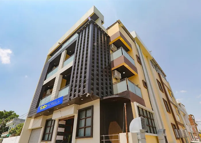 Fabhotel Saumendra